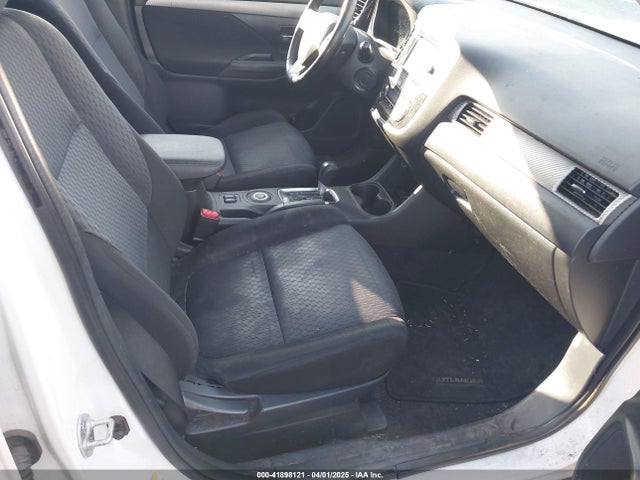 JA4AZ3A37EZ003866 Mitsubishi Outlander Se