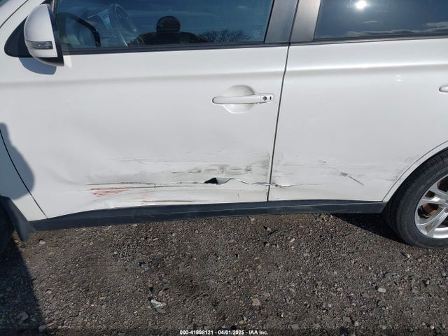 JA4AZ3A37EZ003866 Mitsubishi Outlander Se