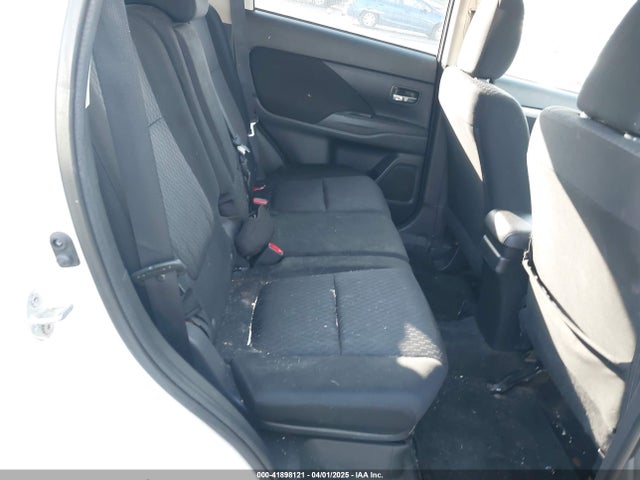 JA4AZ3A37EZ003866 Mitsubishi Outlander Se