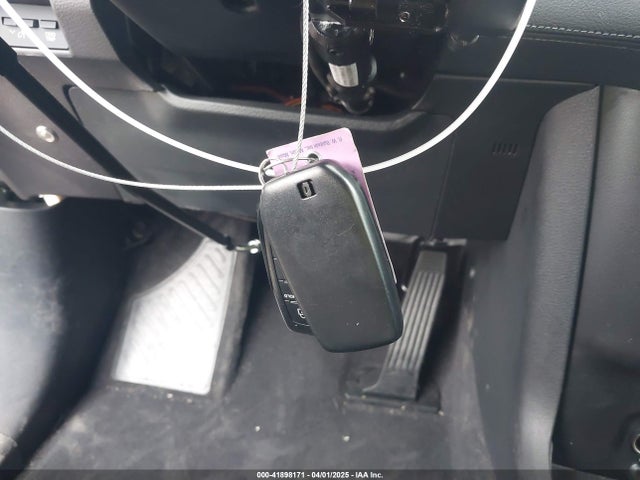 5TDYRKECXSS230300 Toyota SIENNA XLE
