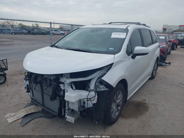 5TDYRKECXSS230300 Toyota SIENNA XLE