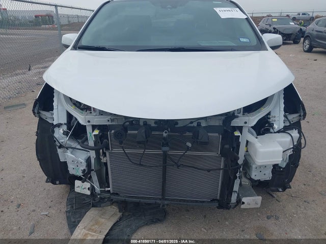 5TDYRKECXSS230300 Toyota SIENNA XLE