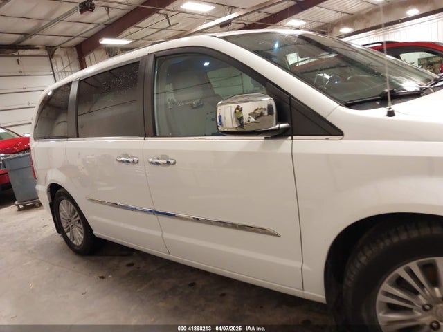 2C4RC1CG3GR284527 Chrysler Town & Country Touring-l Anniversary Edition