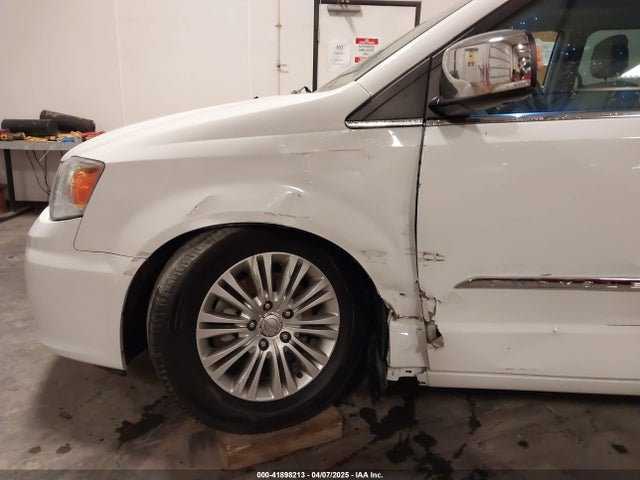 2C4RC1CG3GR284527 Chrysler Town & Country Touring-l Anniversary Edition