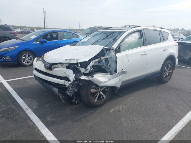 JTMWFREV8HD105648 Toyota Rav4 Xle