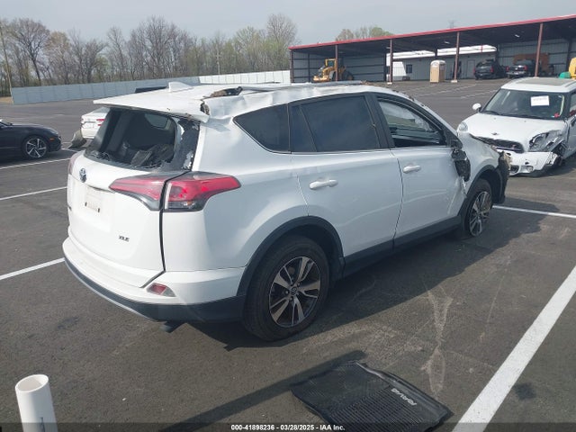 JTMWFREV8HD105648 Toyota Rav4 Xle