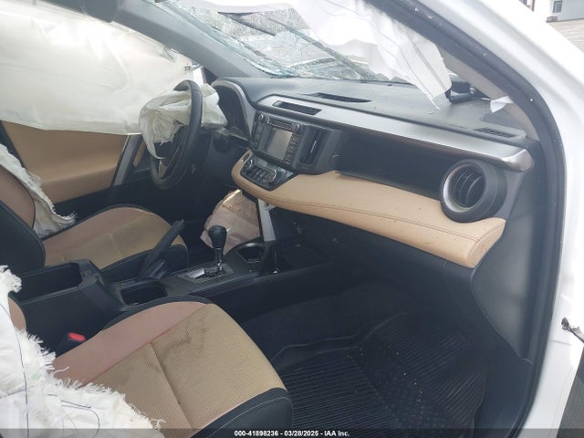 JTMWFREV8HD105648 Toyota Rav4 Xle
