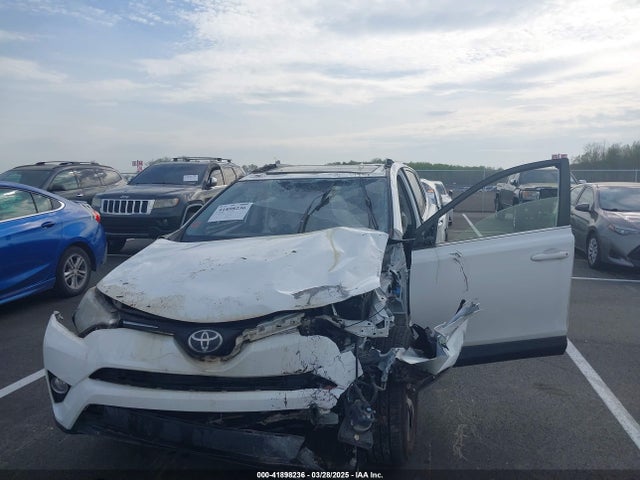 JTMWFREV8HD105648 Toyota Rav4 Xle