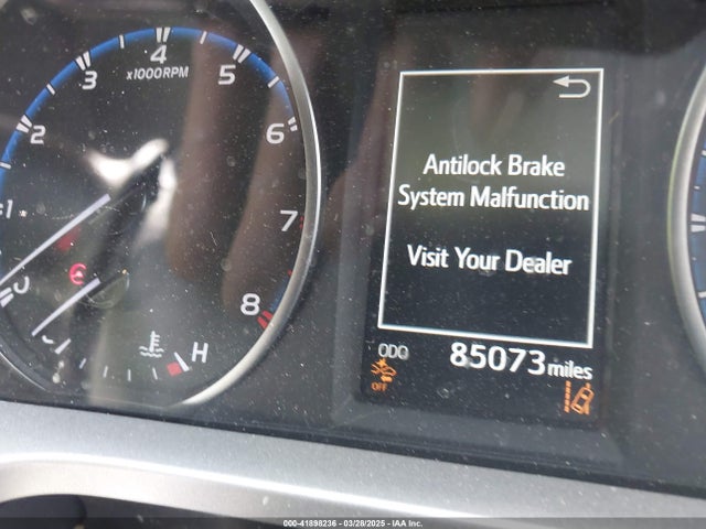JTMWFREV8HD105648 Toyota Rav4 Xle