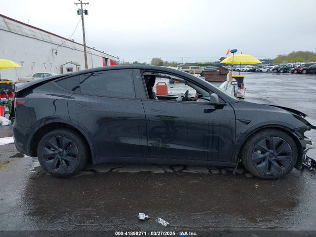 7SAYGAEE4RF121186 Tesla Model Y