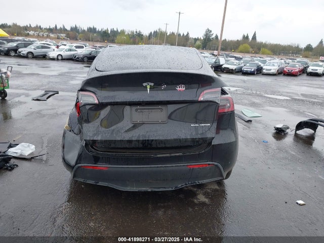7SAYGAEE4RF121186 Tesla Model Y