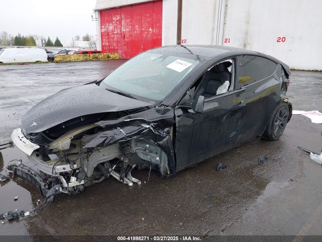 7SAYGAEE4RF121186 Tesla Model Y