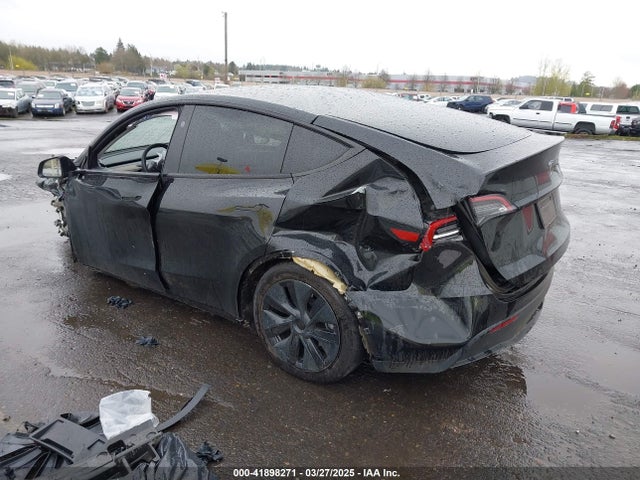7SAYGAEE4RF121186 Tesla Model Y