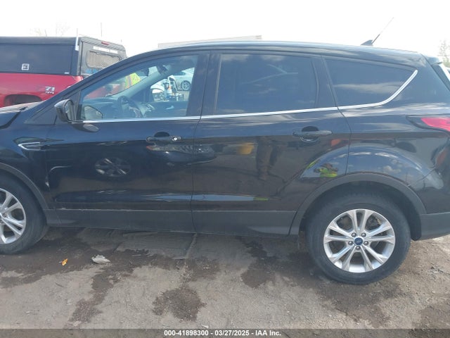 1FMCU9GD5KUA53234 Ford ESCAPE SE