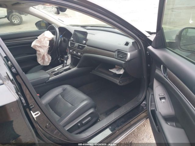 1HGCV1F92JA099234 Honda Accord Touring