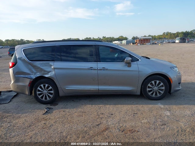 Chrysler Pacifica Touring-l 2017 2C4RC1BG6HR691857 Image 13