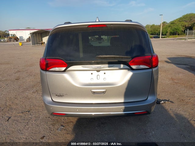Chrysler Pacifica Touring-l 2017 2C4RC1BG6HR691857 Image 16
