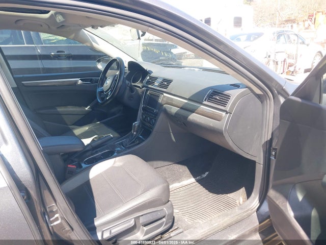 1VWBA7A30JC025534 Volkswagen Passat 2.0t Se