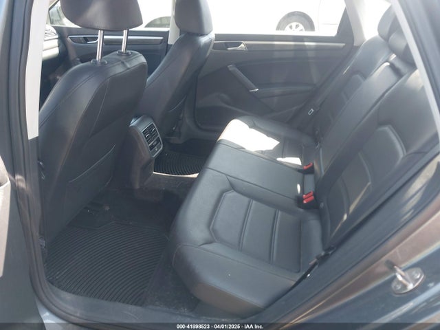 1VWBA7A30JC025534 Volkswagen Passat 2.0t Se