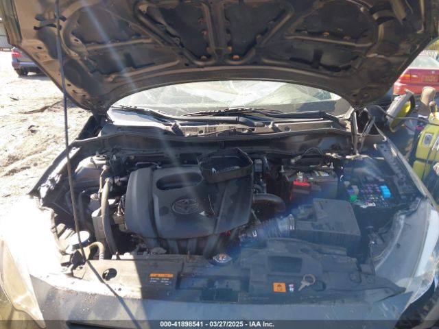 3MYDLBYV0KY512789 Toyota YARIS LE