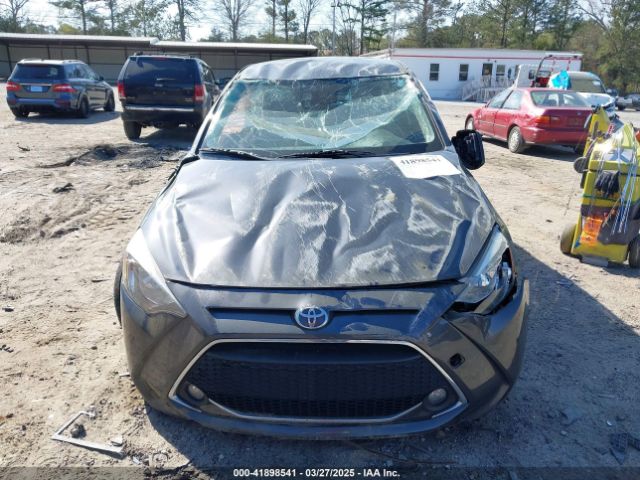 3MYDLBYV0KY512789 Toyota YARIS LE