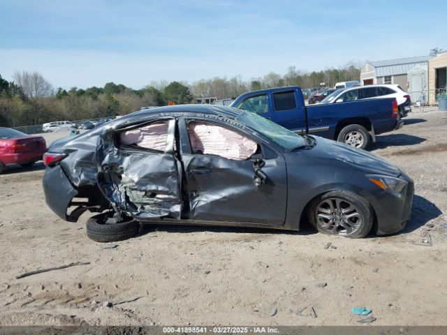 3MYDLBYV0KY512789 Toyota YARIS LE