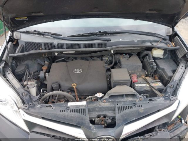 5TDKZ3DC8JS929730 Toyota Sienna Le 8 Passenger