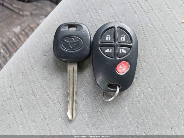 5TDKZ3DC8JS929730 Toyota Sienna Le 8 Passenger