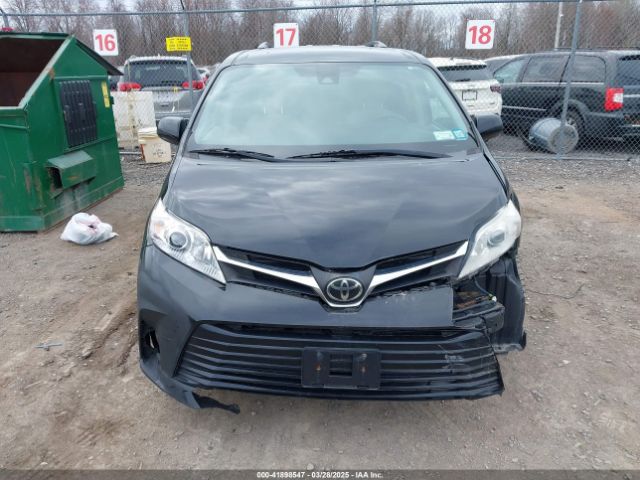 5TDKZ3DC8JS929730 Toyota Sienna Le 8 Passenger