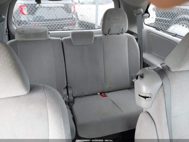 5TDKZ3DC8JS929730 Toyota Sienna Le 8 Passenger