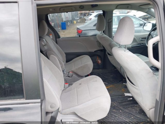 5TDKZ3DC8JS929730 Toyota Sienna Le 8 Passenger