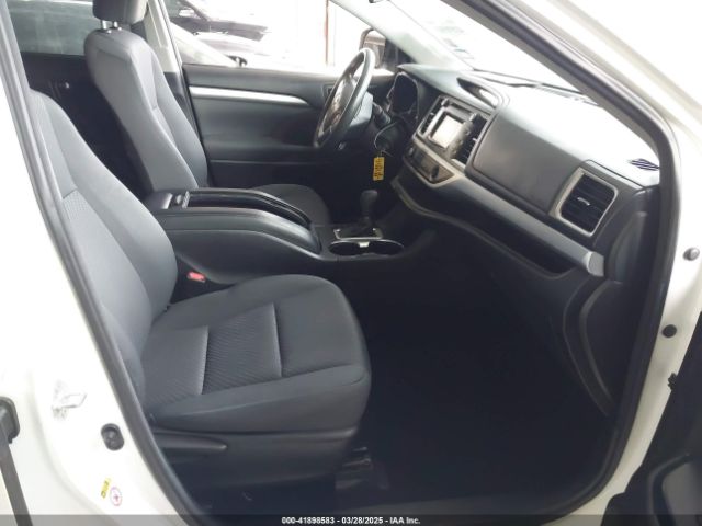 5TDZARFH8HS028126 Toyota Highlander Le