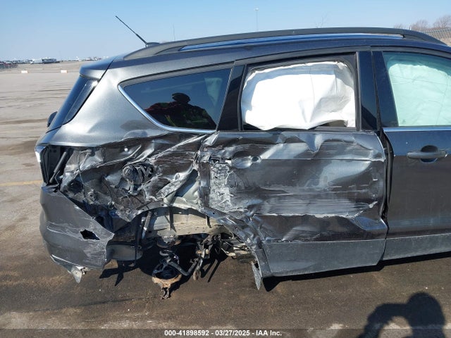 1FMCU9GD6JUD55937 Ford ESCAPE SE