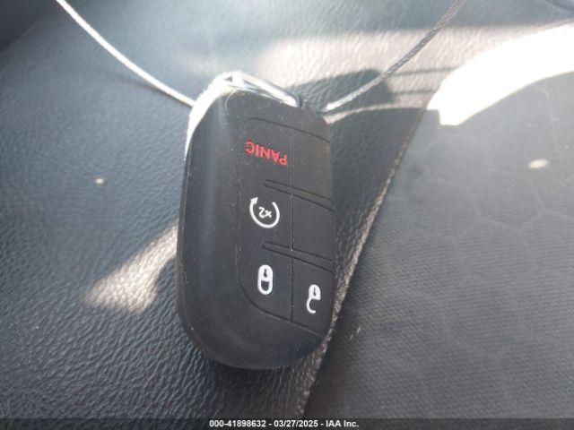 3C4NJDBBXJT256028 Jeep Compass Latitude 4x4