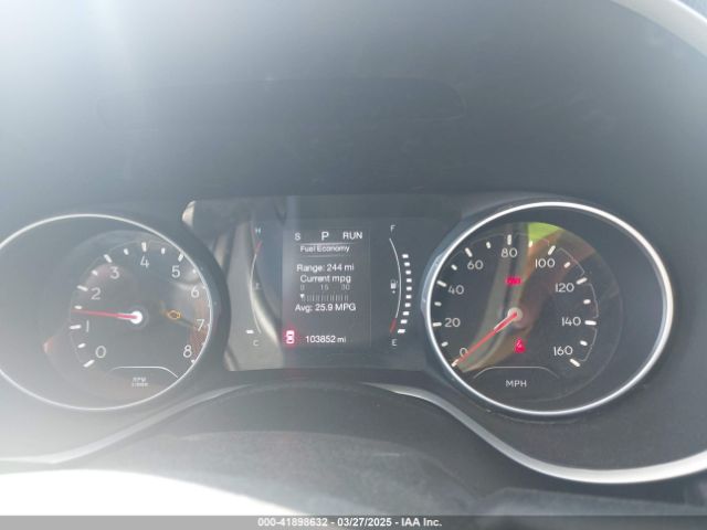 3C4NJDBBXJT256028 Jeep Compass Latitude 4x4