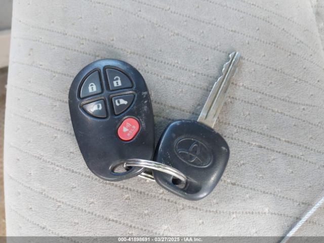 5TDKK3DC0FS630972 Toyota Sienna Le 8 Passenger
