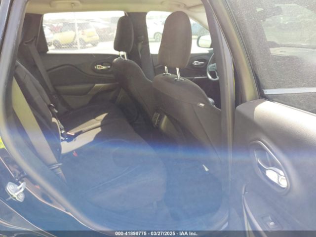 1C4PJLCB8KD175764 Jeep Cherokee Latitude Fwd
