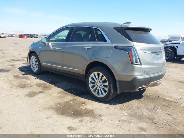 2017 CADILLAC XT5 1GYKNFRS8HZ319908 Photo 2