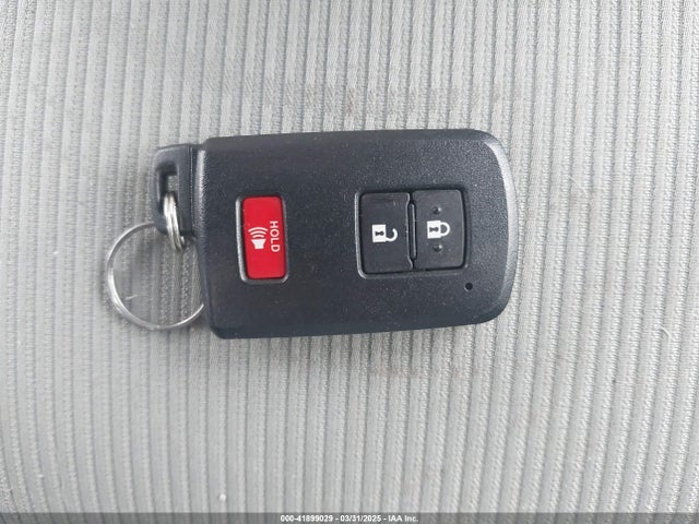 JTDKDTB3XE1561717 Toyota Prius C Three