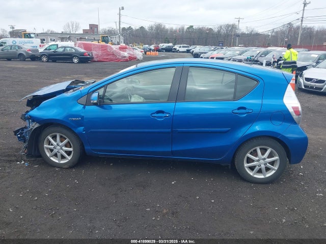 JTDKDTB3XE1561717 Toyota Prius C Three