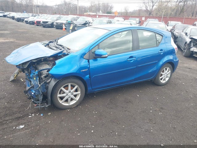 JTDKDTB3XE1561717 Toyota Prius C Three