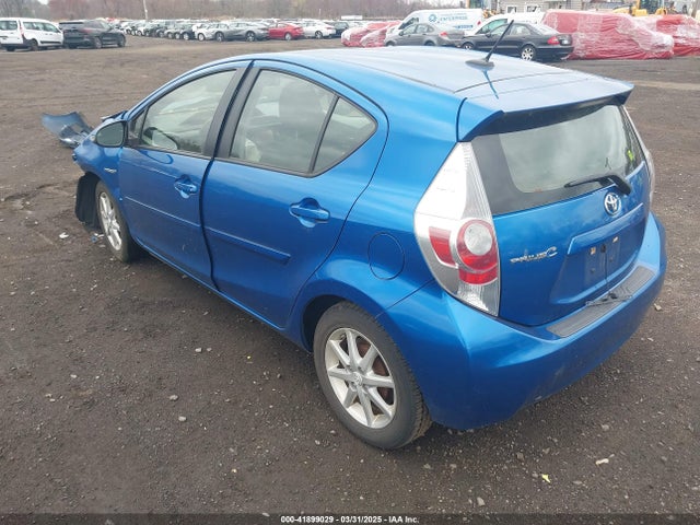 JTDKDTB3XE1561717 Toyota Prius C Three