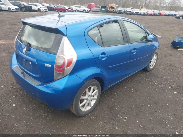 JTDKDTB3XE1561717 Toyota Prius C Three