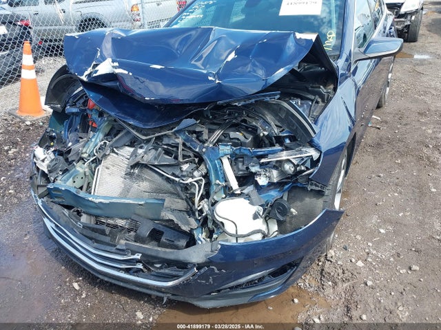 1G1ZD5ST3NF117648 Chevrolet Malibu Fwd Lt