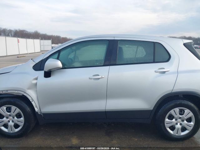 3GNCJKSBXHL289303 Chevrolet TRAX LS