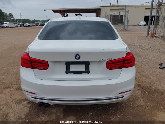 WBA8B9C59JEE82660 BMW 2018