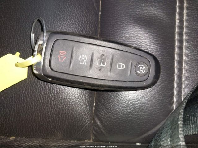 1FMCU9J95KUA19816 Ford Escape Titanium