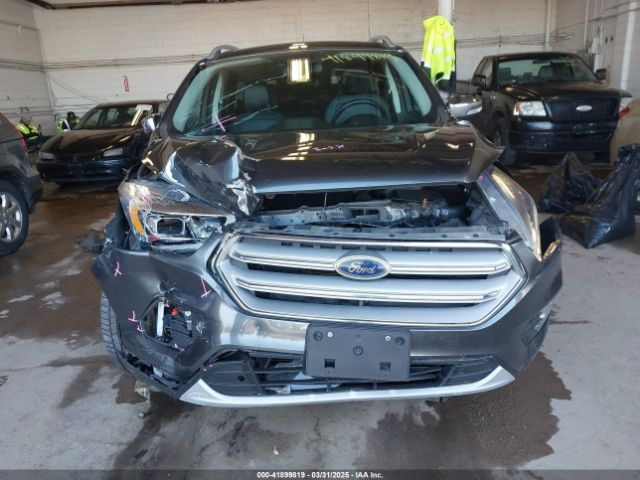 1FMCU9J95KUA19816 Ford Escape Titanium