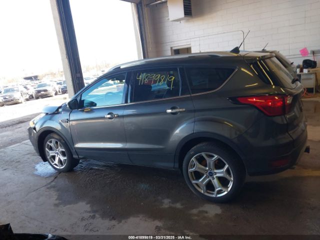 1FMCU9J95KUA19816 Ford Escape Titanium