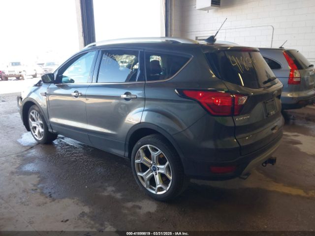 1FMCU9J95KUA19816 Ford Escape Titanium